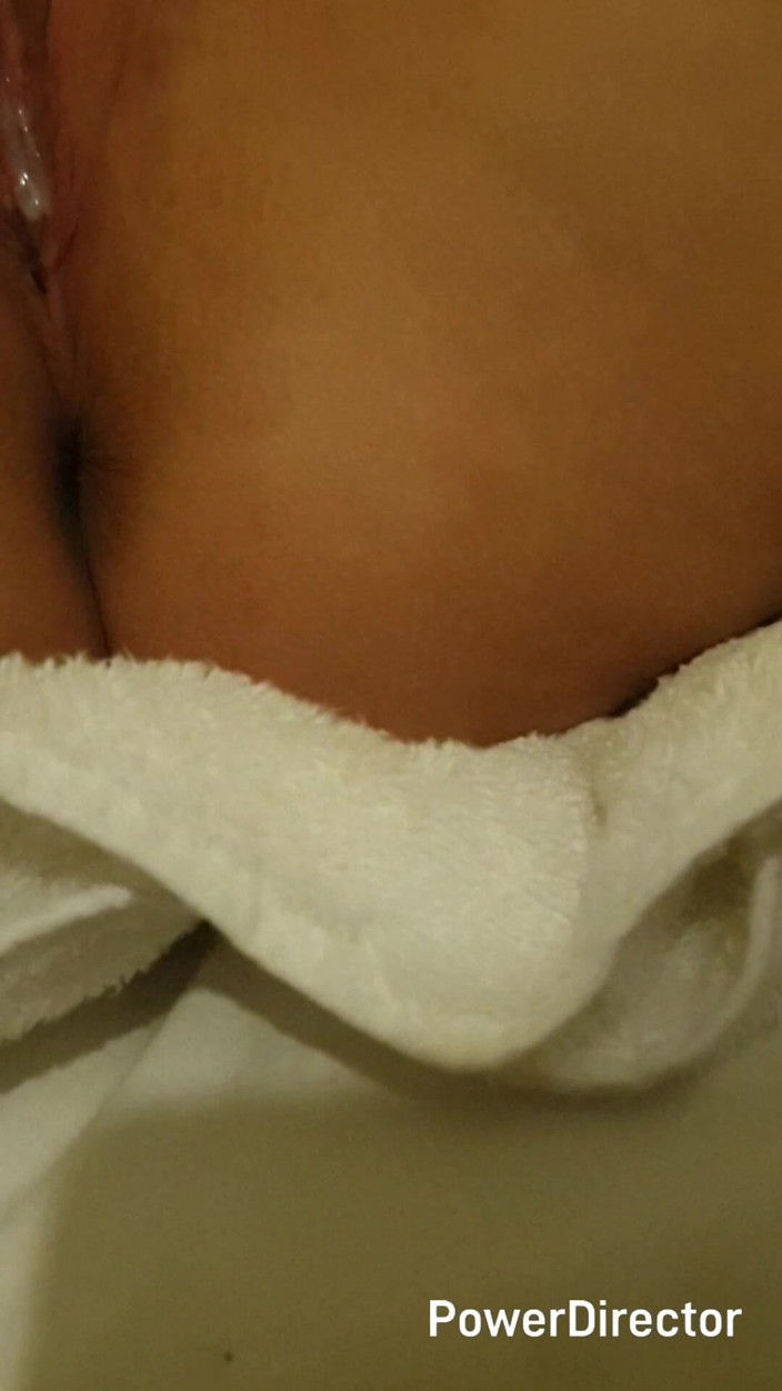 Juicypeach02: Best friend brought me a new toy and helps me...