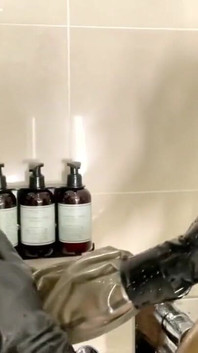 Час латексого душу.