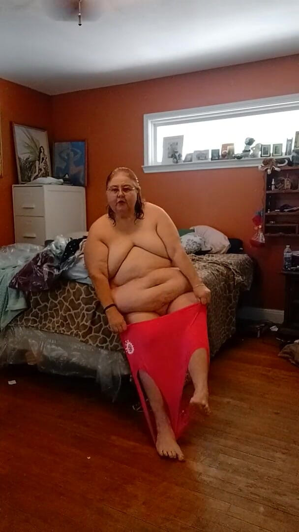 BBW nurse Vicki adventures with friends: I am putting on pink panties pink top and cute...