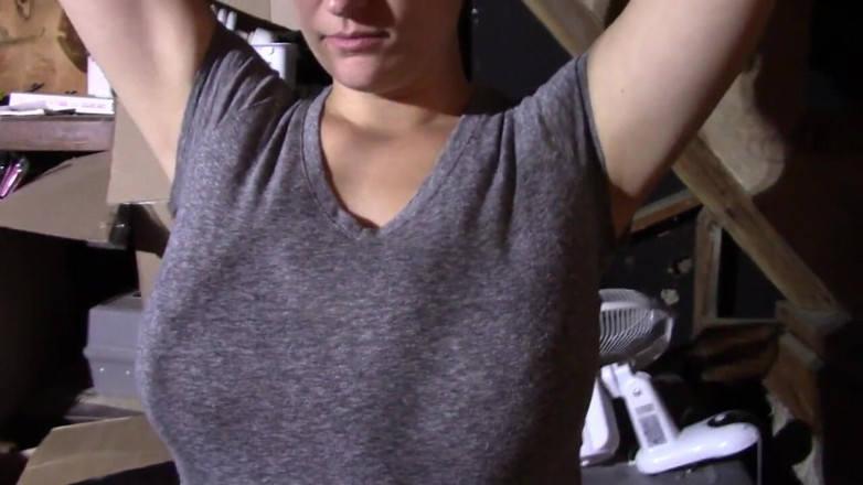 Miss Nat: Matură cu țâțe masive se masturbează