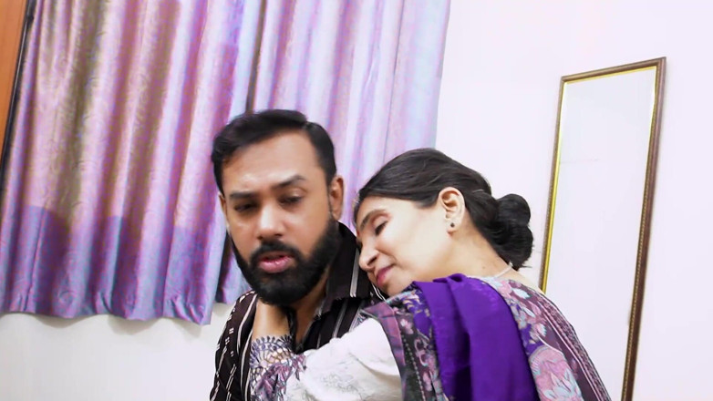 Xtramood: セクシーなBhabiと角質の男の子、ハードコアDesiセックスの物語