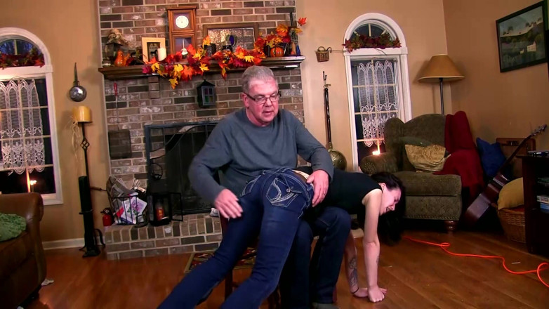 Punished Brats Spanking: Dicambuk sama ayah