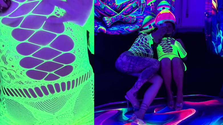 MissAlessaMilano: Neon Light with 2 Crazy Girls