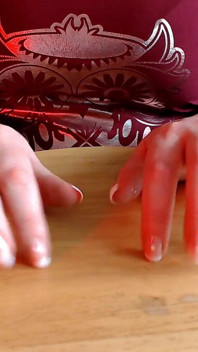 Asmr che si tocca con le unghie