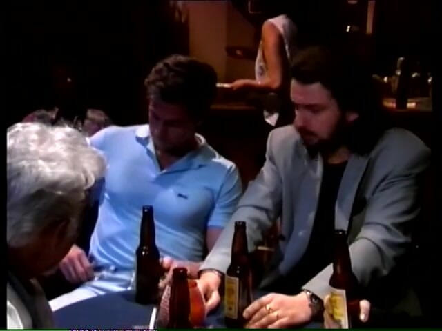 Just X Star: Meninas sozinhas em um bar são fodidas por alguns caras...