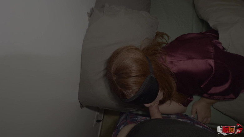 OlxRedFox: 来到我继母的房间，用嘴巴操她，射在她的喉咙里