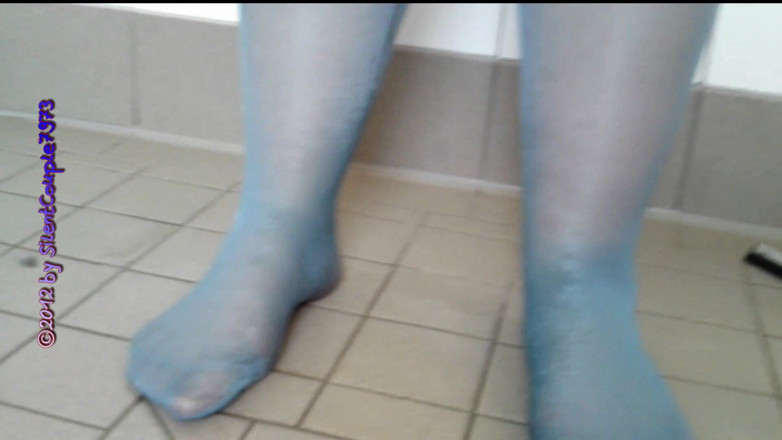 SilentCouple7973: Pisciata in collant calda