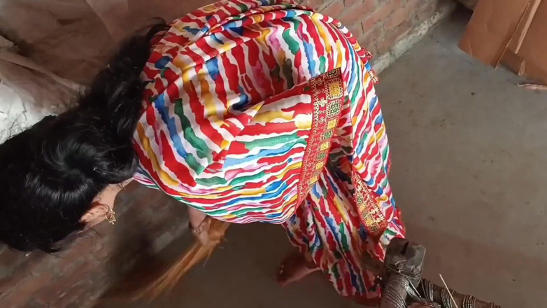 Lalita Singh: 哥正在打扫房间，继兄干了她