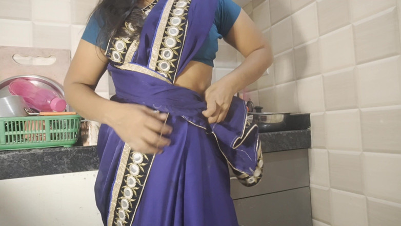 Mumbai Ashu: Desi bhabhi fickt in der küche hart