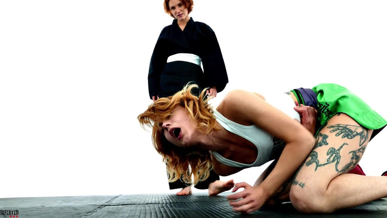 Defeated Sex Fight: Stella vs Meryl - In una lotta hardcore con il feticismo...
