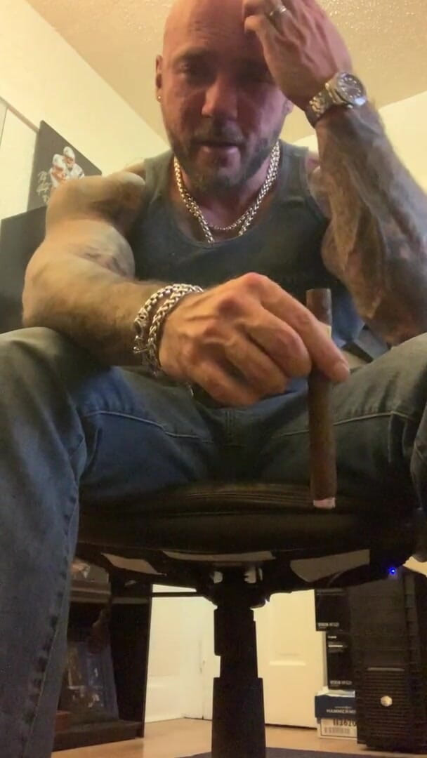 MasculineJason - Jason Collins: Foot masterdominanz und WICHsanleitung und Zigarre!