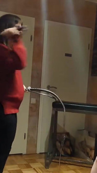 Domlady Mia - Punizione del Terrore per la schiava - frustata sulla panchina di stretching e sul palo del soffitto - Parte 3