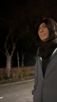 Travestito in diverse maschere facciali di nylon (rivestito)