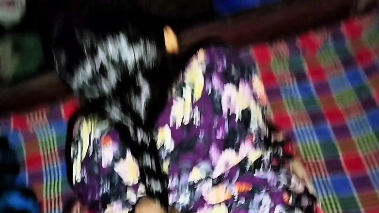 Deshi women: Сводную сестру дези в первый раз трахнули, в ее тугую киску родной сводный брат в домашнем видео, секс днем девушки дези с тугой киской XXX