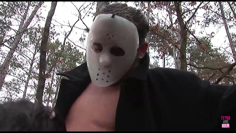 Fetish and BDSM: Брюнетка губиться, а потім її трахає в дупу хлопець у масці
