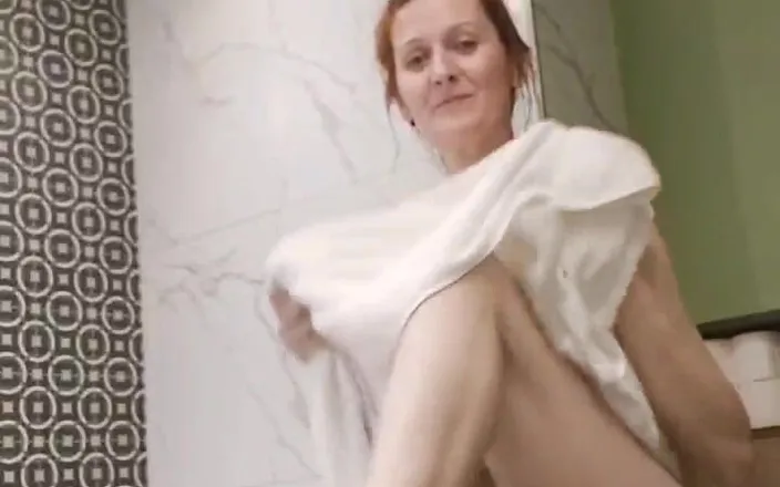 GinnaGg: Hairy Woman Refreshes in the Shower Ginnagg