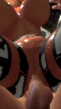 Fată lăptoasă anime are parte de sex anal în timp ce ține semne de victorie