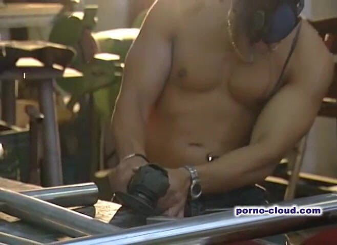 Porno Cloud: 钢棒女士