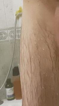 Sugând noul meu vibrator mare și încerc să-l fut!