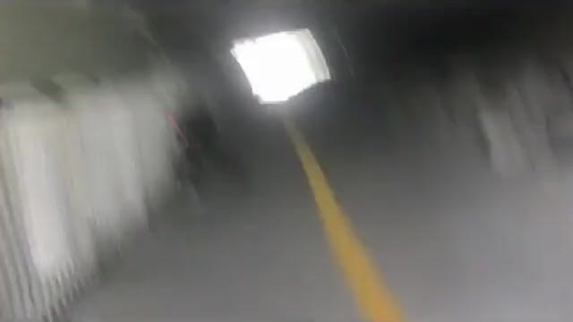Big Dick: Striature sotto il ponte in piena luce del giorno - uomo...