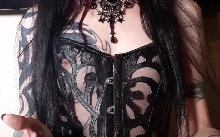 PandoraSG: Goth Goddess Mukbang - Homemade Spaghetti and Meatballs