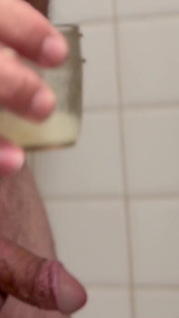 Ich benutze das von mir als Gleitmittel für duschwichsen gespeicherte Sperma