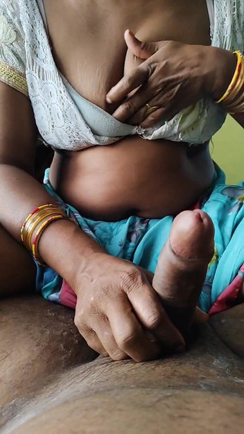 FULLMJEDETI: Calda bhabhi bob si sgrilletta