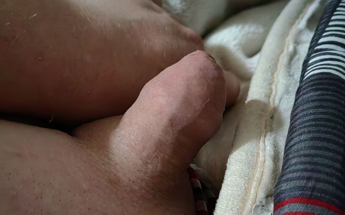 Honry guy: Masturbation mit großem schwanz im bett