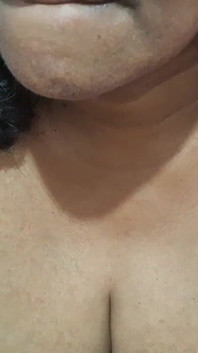 Um toque na cama milf vídeo mais quente