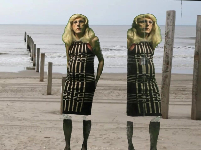 Mrs Samantha: Samantha夫人穿着白色的裙底风光和棕色长裙（无性爱）