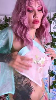 Wild Tali. Menikmati Permainan Dildo