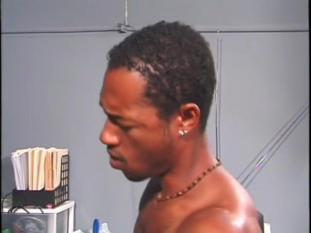 Gays Case: Chocolate skin stud sucks his partner's tool on his knees