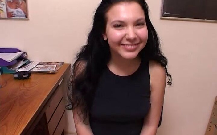 Magmafilm: Lucy melakukan gangbang kemudian, tetapi pertama-tama dia meledakkan sutradara