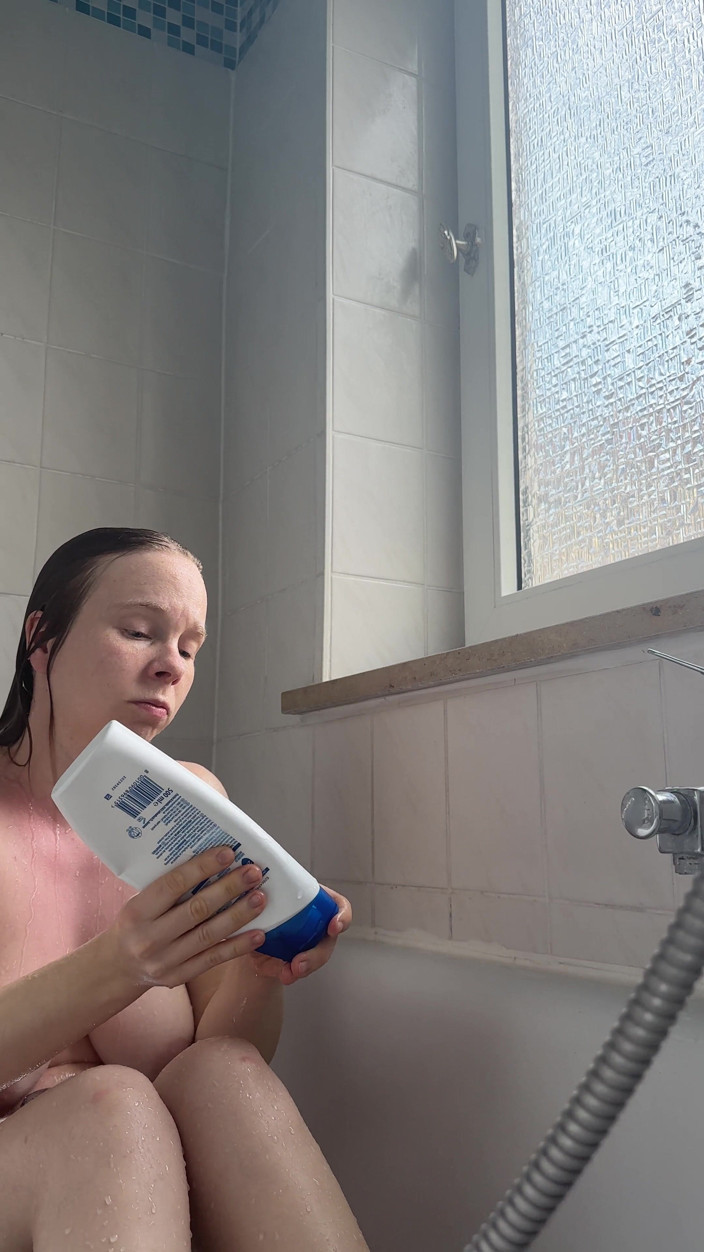 SweetLucy96: Попісяв у ванну