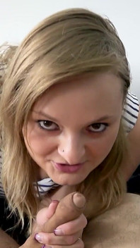 Virgem anal (19)! Primeiro sexo anal para jovem nerd de pau!