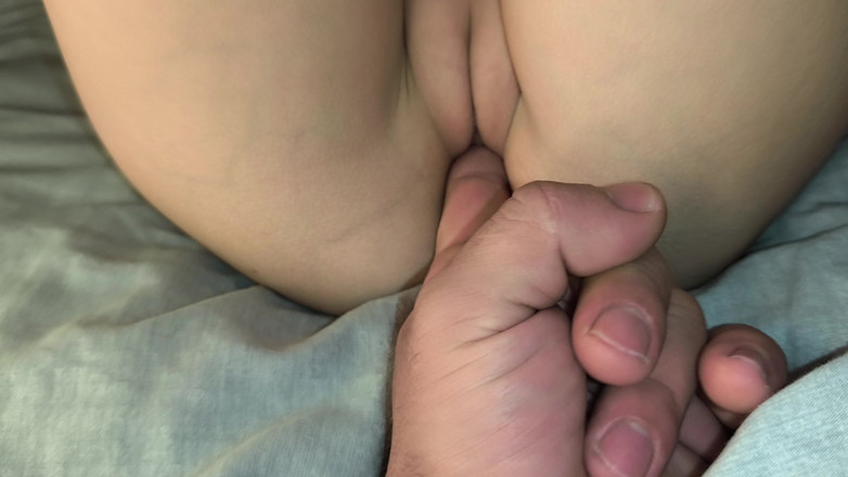 Blondasexy00: El hermanastro me folla duro con el dedo Ella masturba...