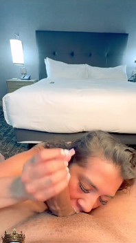 Estefani Santos Latina šuká do krku v San Francisco.mp4