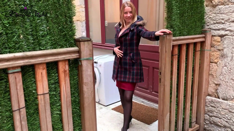 Kiara Night: Ragazza bollente mostra corpo sexy e chiama per giocare sporco -...
