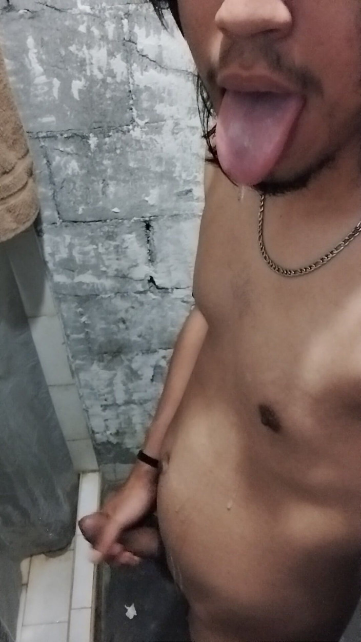 AlexAlejandro13: Saya terliur di seluruh perut saya telanjang