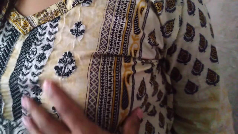 Aria Mia: 부엌에서 Devar에게 따먹히는 인도 바비