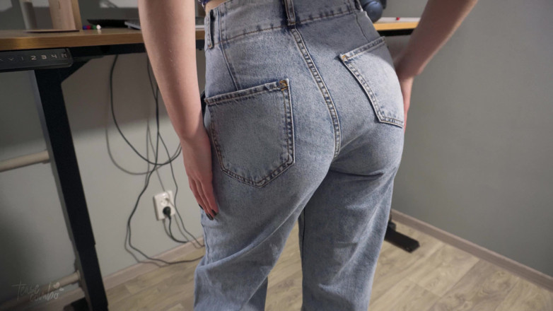 Teasecombo 4K: MILF-sekretärin in high weist jeans neckt ihren schönen hintern