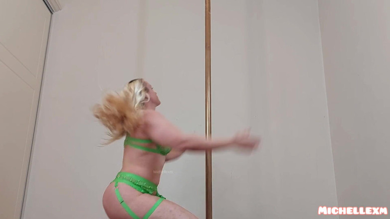 Michellexm: Sexy blondýna Úžasný pole dance