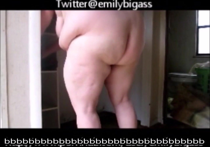 Fat Goddes: Lucrând goală la locul de muncă am fost prins de șeful...