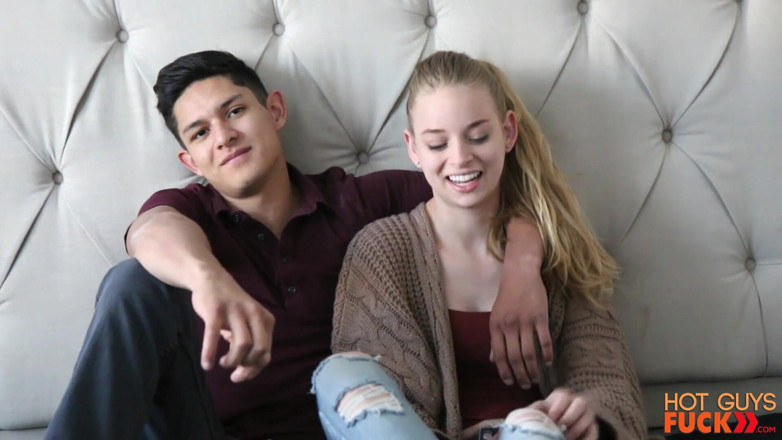 Hot Guys Fuck: Amigas de mucho tiempo Davis Black y Sarah Sunday finalmente
