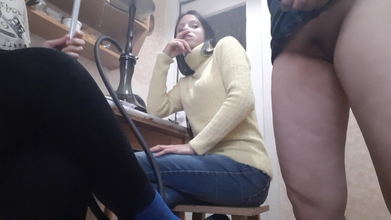 Lesbian-illusion: 새 섹스 토이로 우리 앞에서 따먹히는 이웃