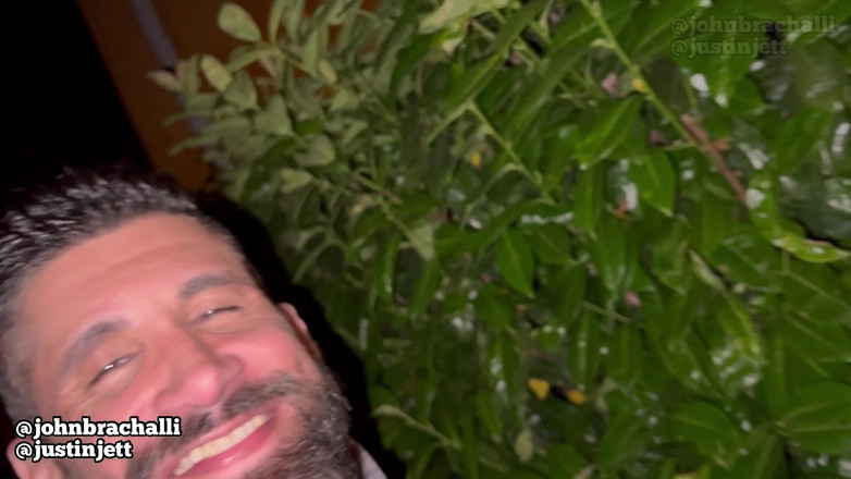 John Brachalli: ストリートでチンコをしゃぶる