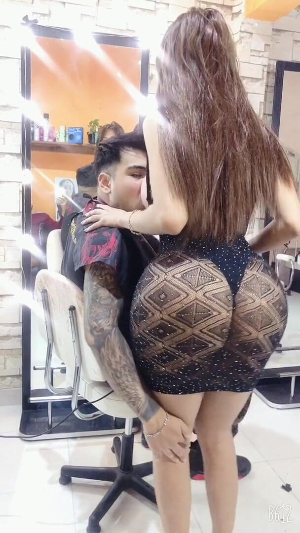 Barbietransxxxx: Cliente caliente después de corte porno