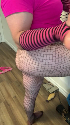 JonnyCakes: Crossdresser Try je několik nových hraček na jeho sissy zadku