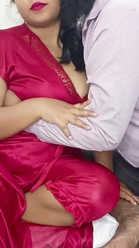 Ibu rumah tangga India berhubungan seks di tengah malam