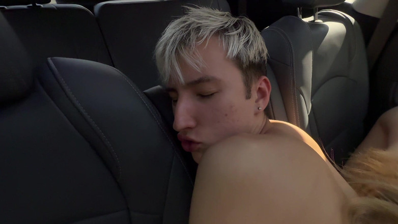 Oliver Strelly: 継父が可愛いツインクと継娘とセックスし、イく